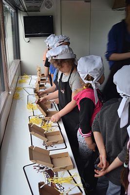 Grafika #12: Czekoladowy Autobus