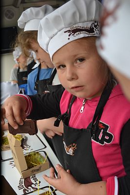 Grafika #14: Czekoladowy Autobus