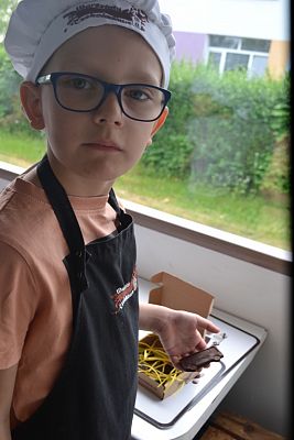 Grafika #16: Czekoladowy Autobus