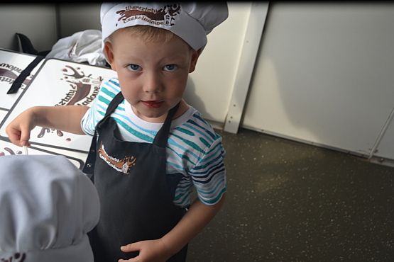 Grafika #32: Czekoladowy Autobus