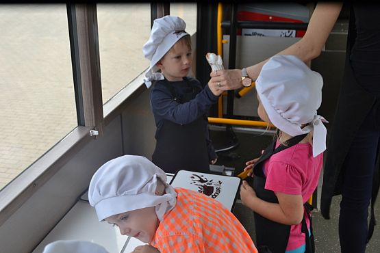 Grafika #36: Czekoladowy Autobus