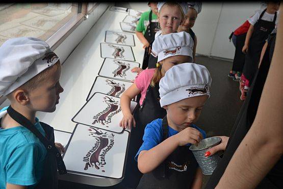 Grafika #37: Czekoladowy Autobus