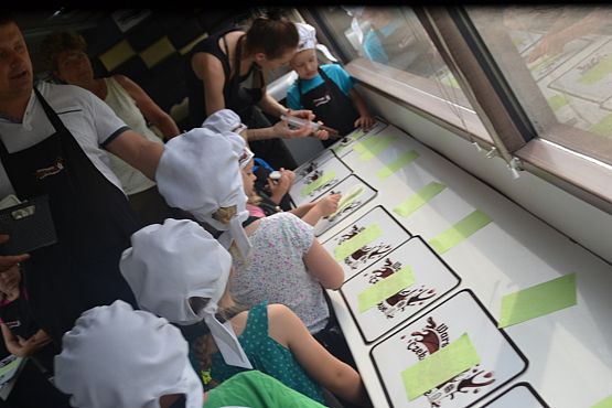 Grafika #43: Czekoladowy Autobus