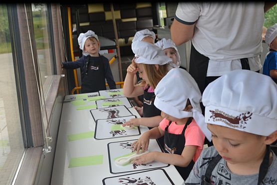 Grafika #46: Czekoladowy Autobus