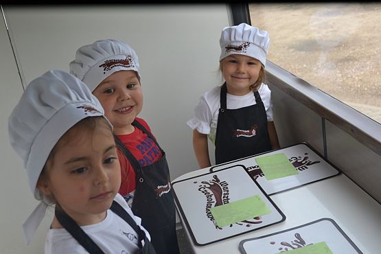 Grafika #48: Czekoladowy Autobus