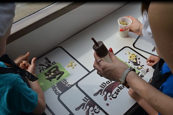 Grafika #50: Czekoladowy Autobus