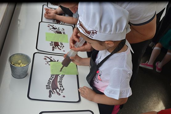 Grafika #52: Czekoladowy Autobus