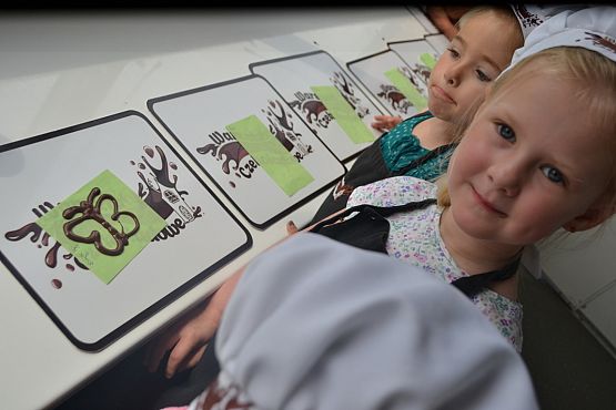 Grafika #53: Czekoladowy Autobus