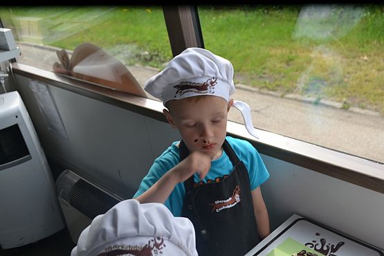 Grafika #55: Czekoladowy Autobus