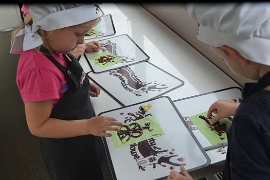 Grafika #59: Czekoladowy Autobus