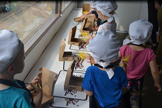 Grafika #60: Czekoladowy Autobus