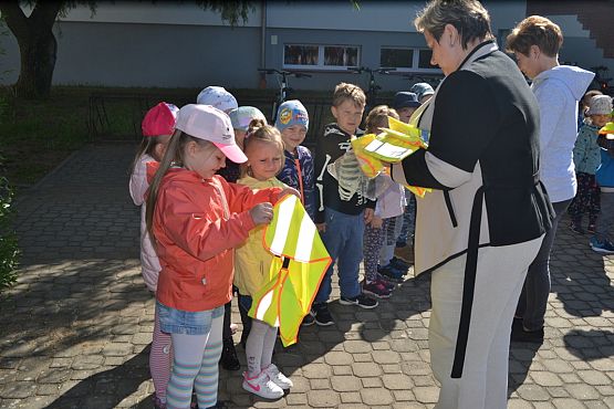 Grafika #4: "Wiosna z Mrówką"