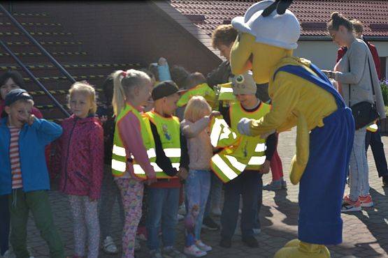 Grafika #5: "Wiosna z Mrówką"