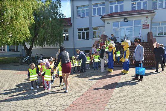 Grafika #17: "Wiosna z Mrówką"