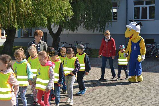 Grafika #22: "Wiosna z Mrówką"