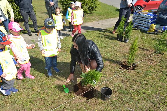 Grafika #32: "Wiosna z Mrówką"