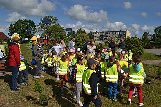 Grafika #38: "Wiosna z Mrówką"