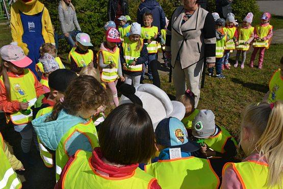 Grafika #40: "Wiosna z Mrówką"