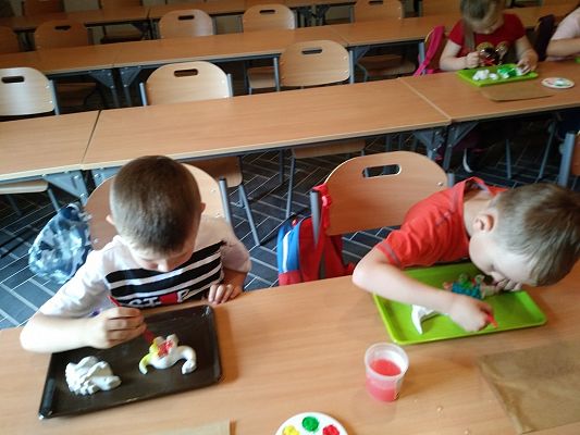 Grafika #7: Wycieczka przedszkolaków do Parku Ewolucji w Sławutówku.