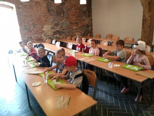 Grafika #12: Wycieczka przedszkolaków do Parku Ewolucji w Sławutówku.