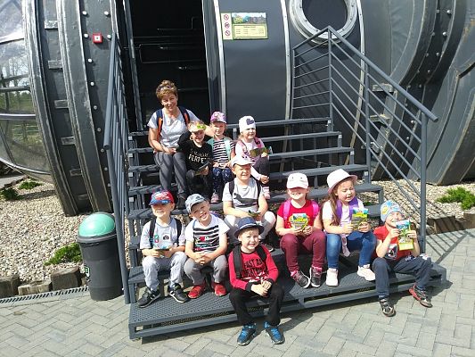 Grafika #15: Wycieczka przedszkolaków do Parku Ewolucji w Sławutówku.