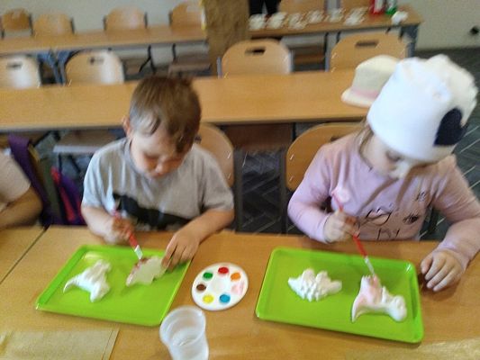 Grafika #16: Wycieczka przedszkolaków do Parku Ewolucji w Sławutówku.