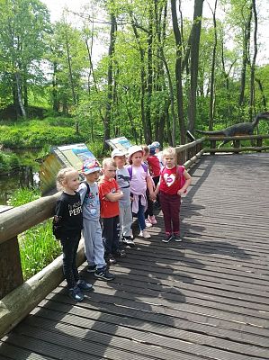 Grafika #17: Wycieczka przedszkolaków do Parku Ewolucji w Sławutówku.