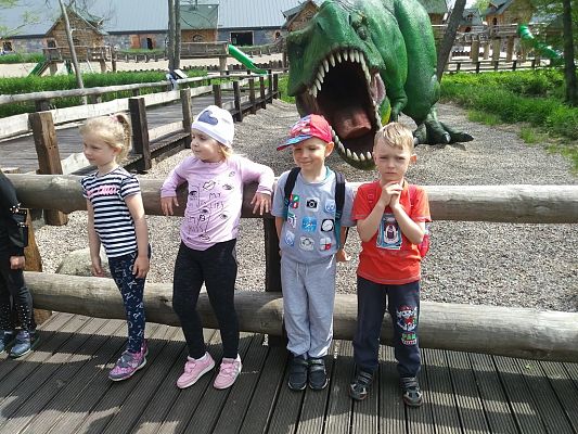 Grafika #23: Wycieczka przedszkolaków do Parku Ewolucji w Sławutówku.