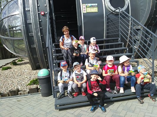 Grafika #0: Wycieczka przedszkolaków do Parku Ewolucji w Sławutówku.