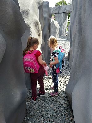 Grafika #26: Wycieczka przedszkolaków do Parku Ewolucji w Sławutówku.