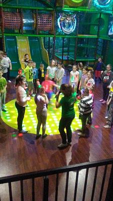 Grafika #0: Wycieczka do Gdyni uczniów klas I-III - sala zabaw "Amazonia".