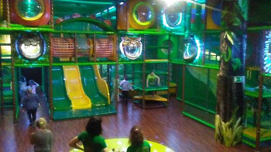 Grafika #7: Wycieczka do Gdyni uczniów klas I-III - sala zabaw "Amazonia".