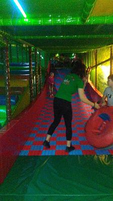 Grafika #11: Wycieczka do Gdyni uczniów klas I-III - sala zabaw "Amazonia".