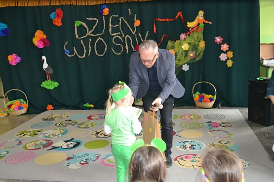 Grafika #46: Obudzić Misia – spektakl przedszkolaków