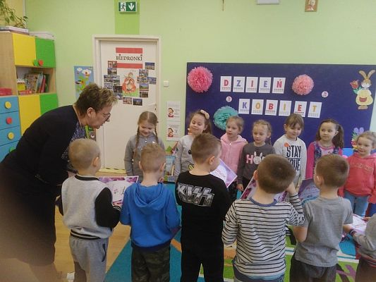 Grafika #0: Dzień Kobiet w Przedszkolu