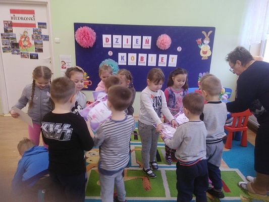 Grafika #1: Dzień Kobiet w Przedszkolu