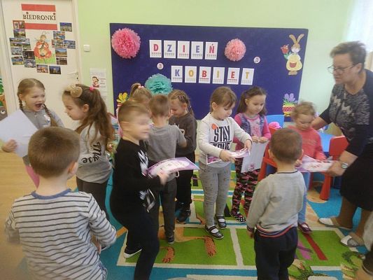 Grafika #2: Dzień Kobiet w Przedszkolu