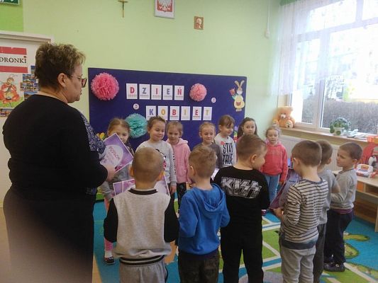 Grafika #3: Dzień Kobiet w Przedszkolu