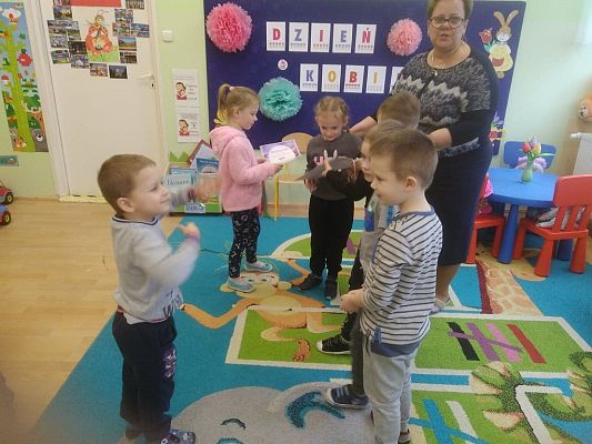 Grafika #4: Dzień Kobiet w Przedszkolu