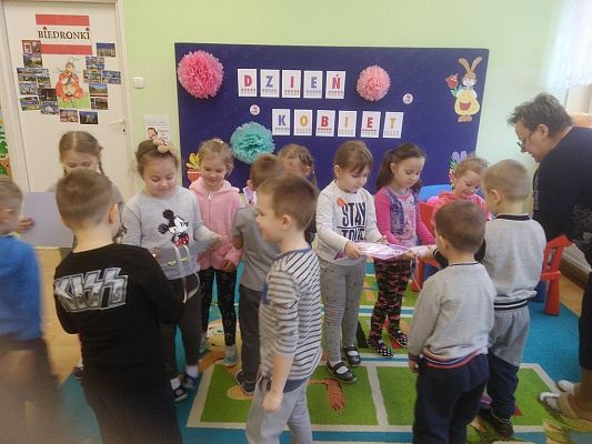 Grafika #5: Dzień Kobiet w Przedszkolu