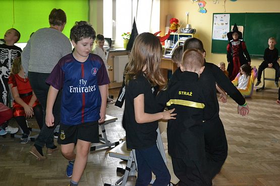 Grafika #1: BAL KARNAWAŁOWY W SZKOLE PODSTAWOWEJ