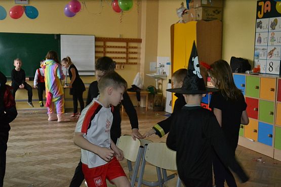 Grafika #2: BAL KARNAWAŁOWY W SZKOLE PODSTAWOWEJ