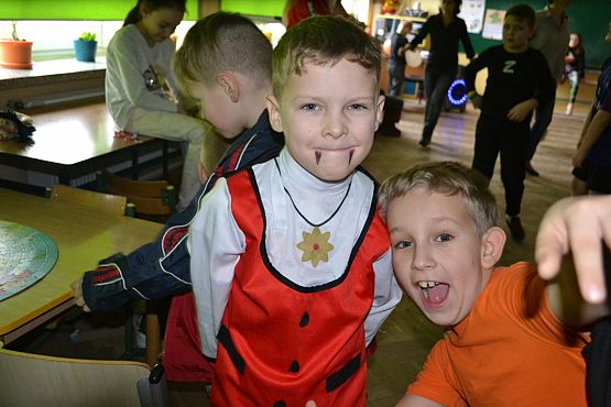 Grafika #22: BAL KARNAWAŁOWY W SZKOLE PODSTAWOWEJ