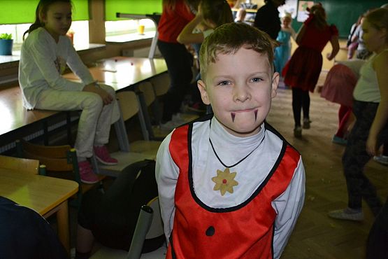 Grafika #23: BAL KARNAWAŁOWY W SZKOLE PODSTAWOWEJ