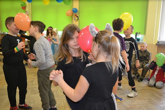 Grafika #32: BAL KARNAWAŁOWY W SZKOLE PODSTAWOWEJ