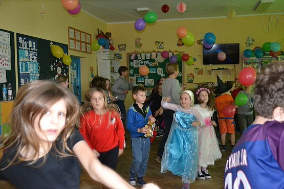 Grafika #35: BAL KARNAWAŁOWY W SZKOLE PODSTAWOWEJ