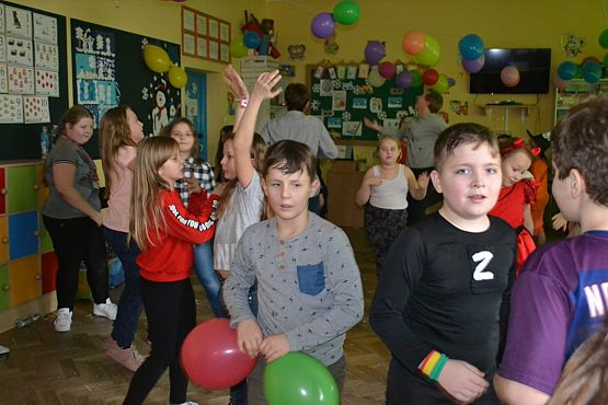 Grafika #36: BAL KARNAWAŁOWY W SZKOLE PODSTAWOWEJ