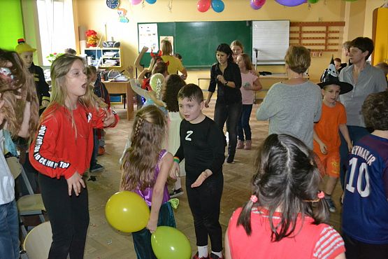 Grafika #41: BAL KARNAWAŁOWY W SZKOLE PODSTAWOWEJ