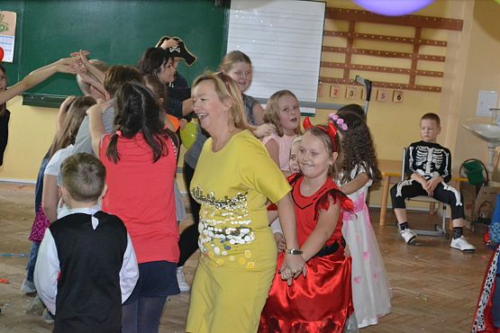 Grafika #46: BAL KARNAWAŁOWY W SZKOLE PODSTAWOWEJ