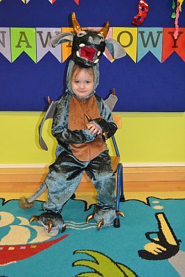 Grafika #8: ,,Dziś w przedszkolu piękny bal, bal wspaniały na sto par (…)